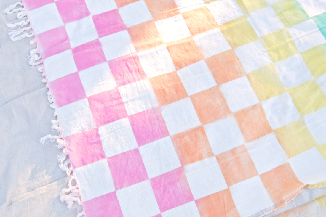 Checkered Blanke with Tulip ColorShot