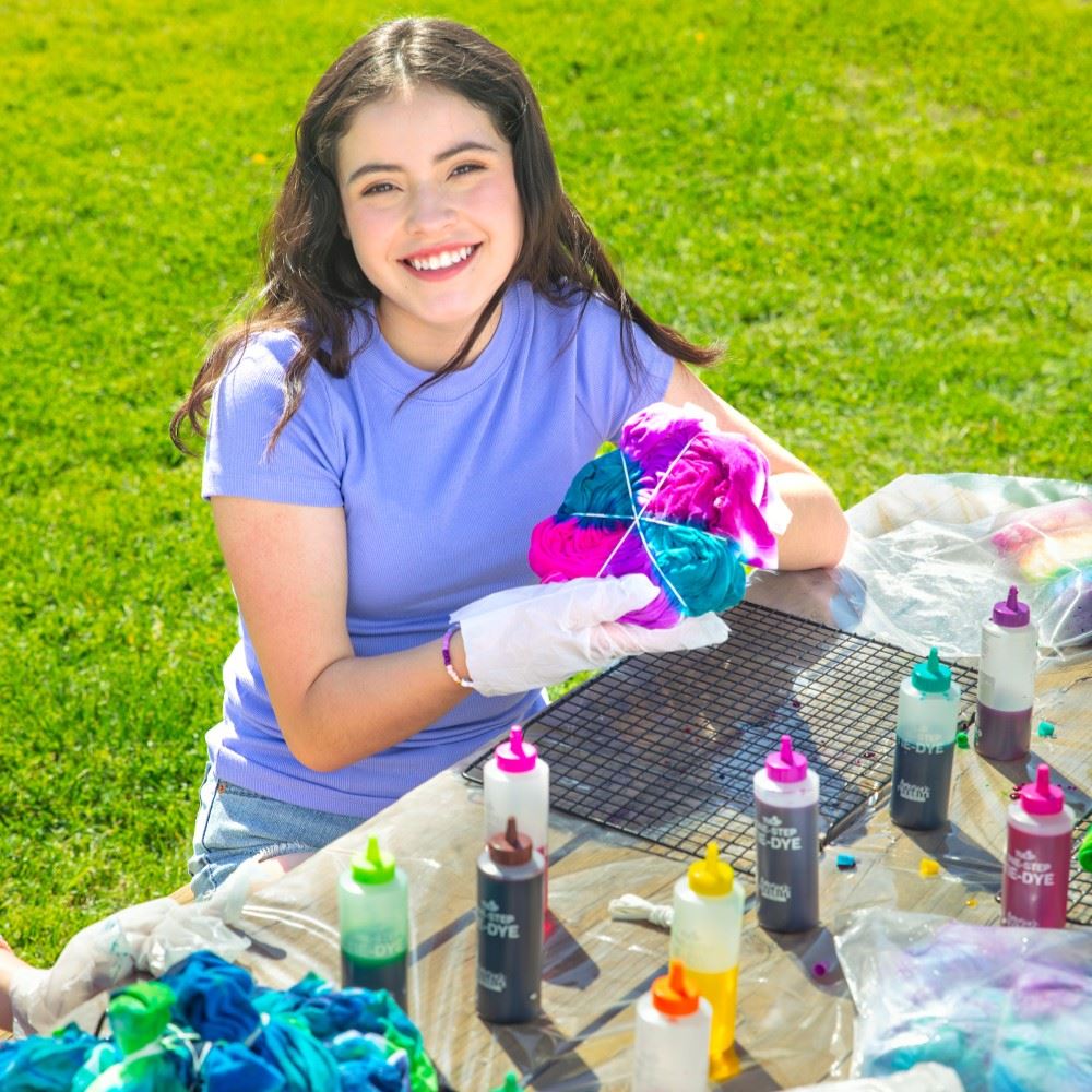 Tulip Over the Rainbow 15-Color One-Step Tie Dye Kit Picture of 48073 Tulip Over the Rainbow 15-Color One-Step Tie Dye Kit