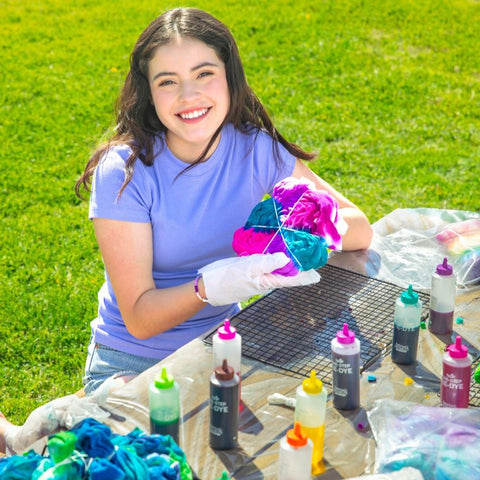 Picture of 48073 Tulip Over the Rainbow 15-Color One-Step Tie Dye Kit Picture of 48073 Tulip Over the Rainbow 15-Color One-Step Tie Dye Kit