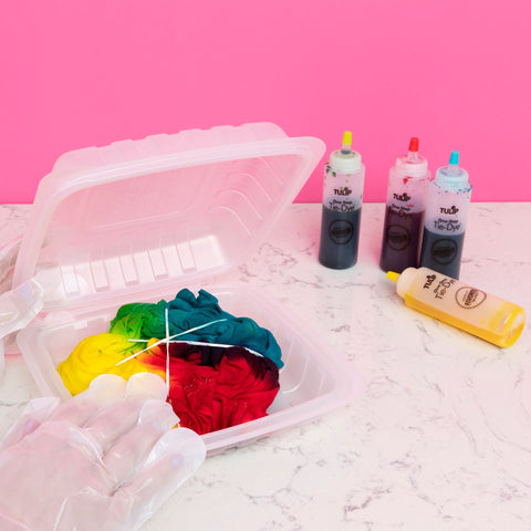 Tulip Two-Minute Tie Dye Kit in action Tulip Two-Minute Tie Dye Kit in action