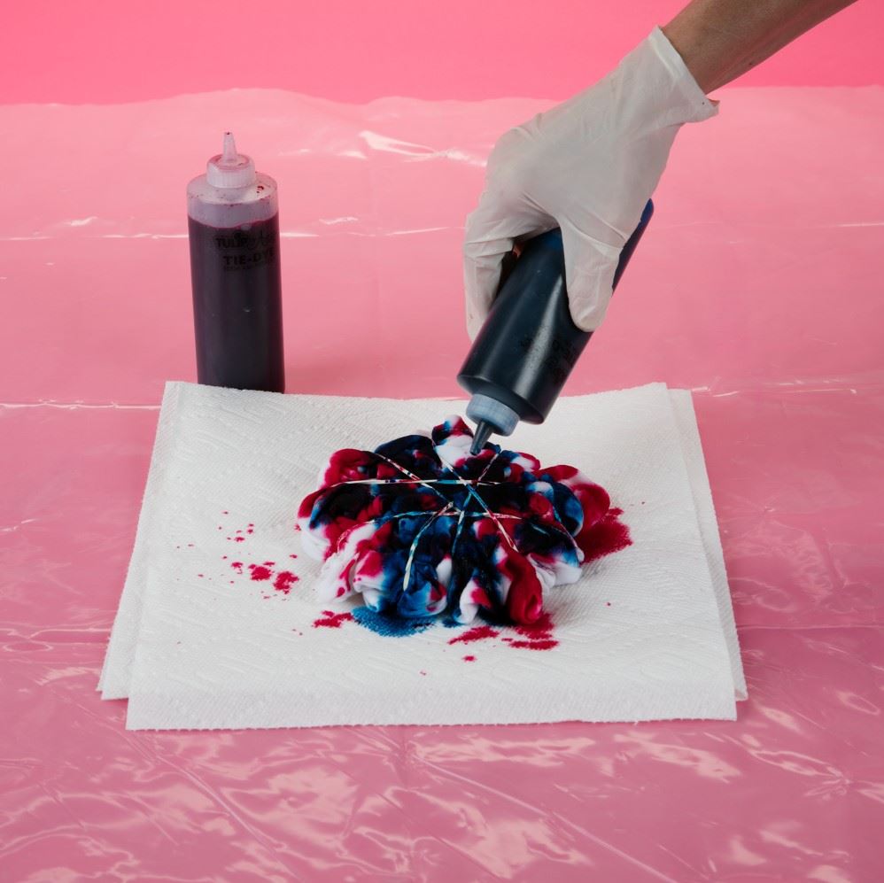 Tulip Artisan Soda Ash 4-Color Tie-Dye Kit Picture of 33545 Tulip® Artisan Soda Ash Tie-Dye Kit