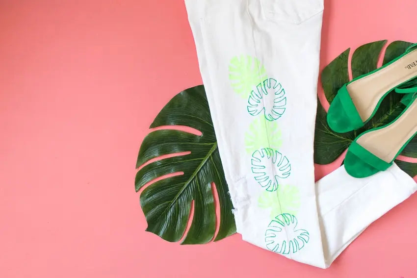 Picture of DIY Monstera Leaf Marker Jeans