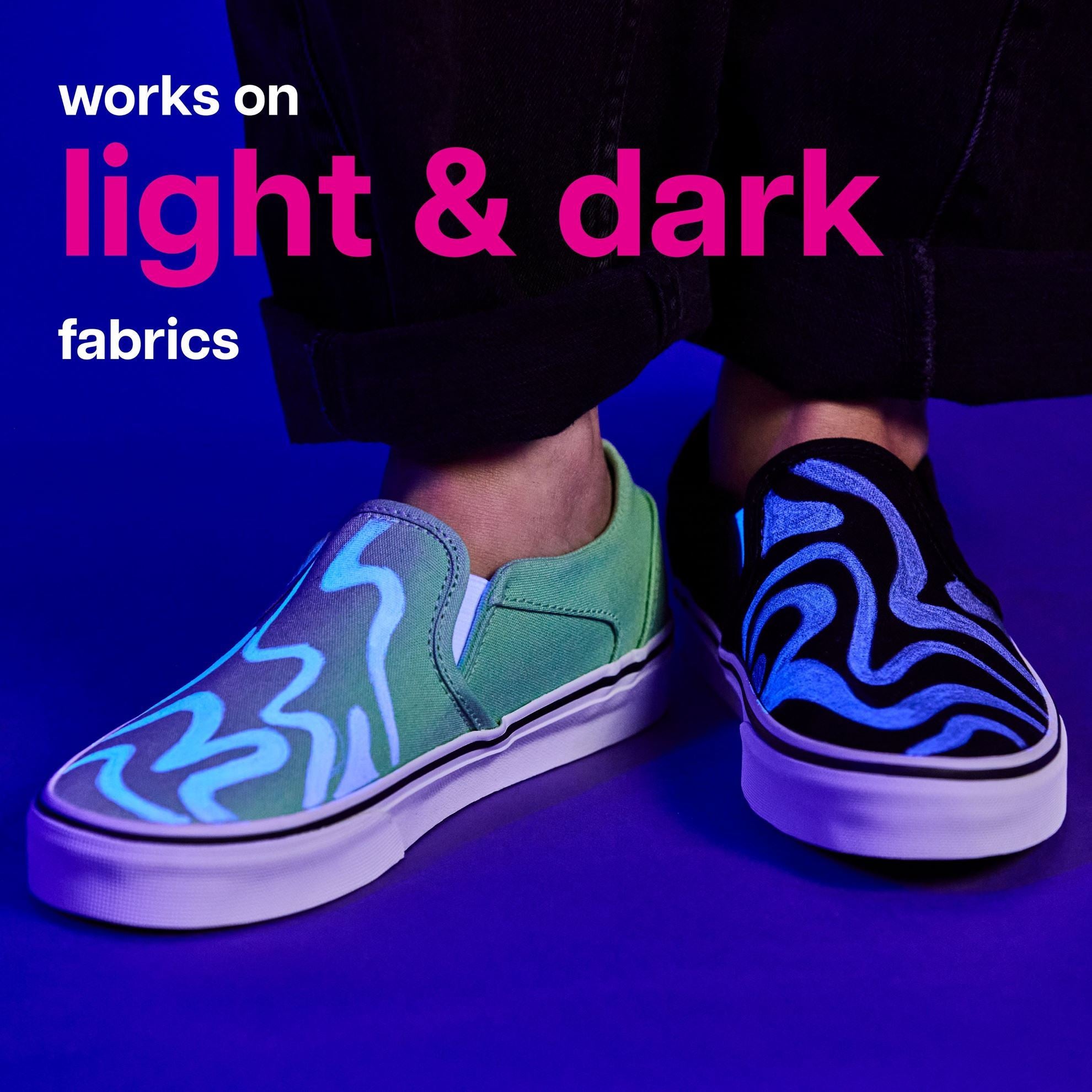 Picture of 50012-1                             GLOW IN THE DARK FABRIC MARKER + NIB REPLACEMENT  